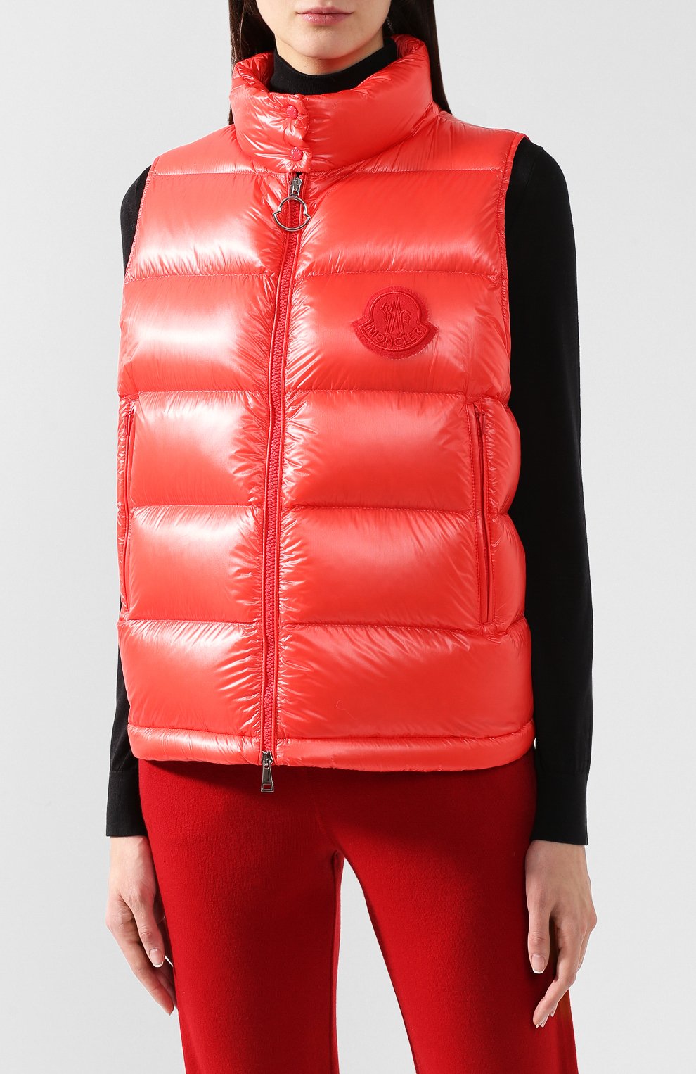 Пуховый жилет MONCLER кораллового цвета по цене 53000 руб., арт. E1-093-48327-00-C0004, фото 3 Пуховый жилет MONCLER, арт. E1-093-48327-00-C0004, фото 3