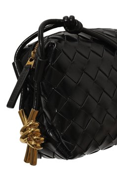 Женская сумка loop mini BOTTEGA VENETA черного цвета, арт. 736125-V2GV1 | Фото 3 (Размер: mini; Материал сплава: Проставлено; Драгоценные камни: Проставлено; Ремень/цепочка: На ремешке; Материал: Натуральная кожа)