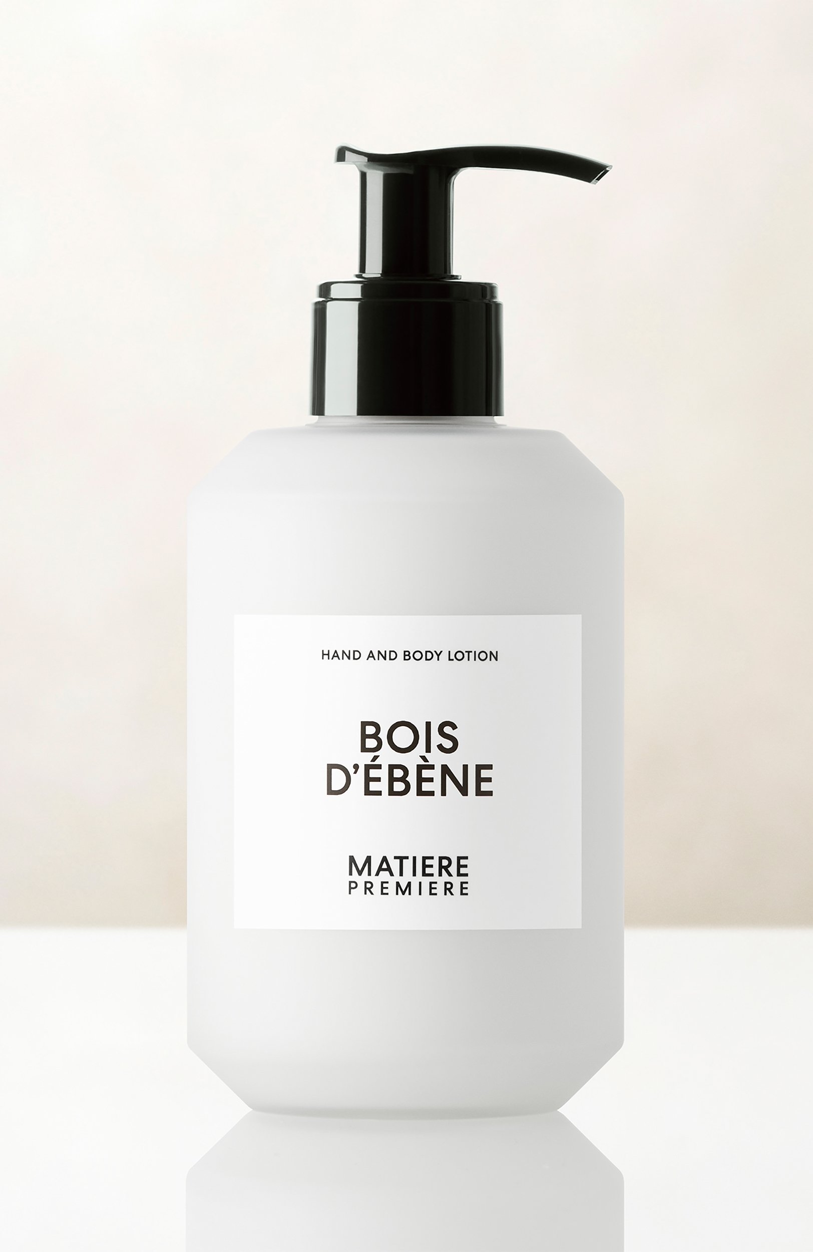 Лосьон для тела и рук bois d'ebene (300ml) MATIERE PREMIERE бесцветного цвета по цене 9450 руб., арт. 3760428940865, фото 2 Лосьон для тела и рук bois d'ebene (300ml) MATIERE PREMIERE, арт. 3760428940865, фото 2