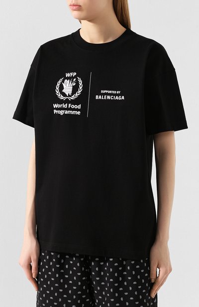 Хлопковая футболка BALENCIAGA черного цвета по цене 27600 руб., арт. 612965/THV84, фото 3 Хлопковая футболка BALENCIAGA, арт. 612965/THV84, фото 3
