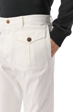 Мужские хлопковые брюки DSQUARED2 белого цвета, арт. S74KB0996/S39021 | Фото 5 (Длина (брю�ки, джинсы): Стандартные; Материал внешний: Хлопок; Случай: Повседневный; Стили: Кэжуэл; Силуэт М (брюки): Чиносы)