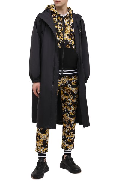 Хлопковая толстовка VERSACE JEANS COUTURE разноцветного цвета по цене 44750 руб., арт. B7GZA701-Z U P 301C0 PRINT ALL0VER/S0830, фото 2 Хлопковая толстовка VERSACE JEANS COUTURE, арт. B7GZA701-Z U P 301C0 PRINT ALL0VER/S0830, фото 2