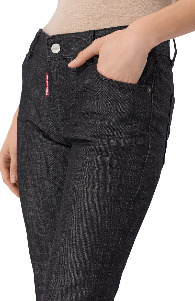 Женские джинсы DSQUARED2 черного цвета, арт. S72LB0851/S30357 | Фото 5 (Материал сплава: Проставлено; Драгоценные камни: Проставлено; Длина (брюки, джинсы): Удлиненные; Материал внешний: Деним, Хлопок; Детали: Делаве; Кросс-КТ: Деним; Силуэт Ж (брюки и джинсы): Расклешенные; Стили: Кэжуэл)