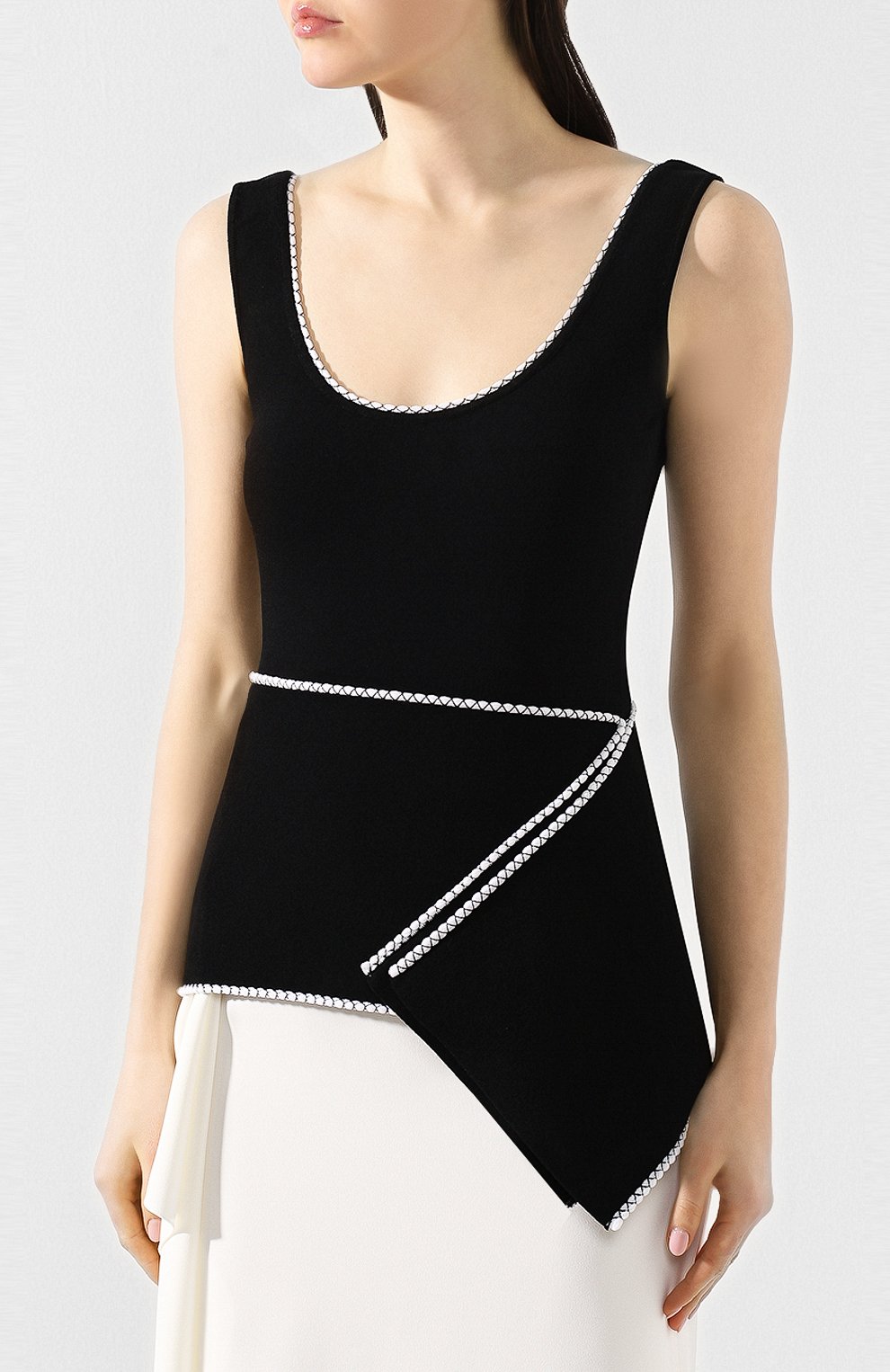 Топ из вискозы ROLAND MOURET черно-белого цвета по цене 89050 руб., арт. SS19/K6302/F0330, фото 3 Топ из вискозы ROLAND MOURET, арт. SS19/K6302/F0330, фото 3