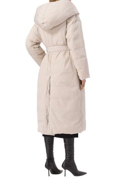 Женский пуховик JACOB LEE молочного цвета, арт. WDC0200AW24EC | Фото 4 (Рукава: Длинные; Материал утеплителя: Пух и перо; Драгоценные камни: Проставлено; Материал сплава: Проставлено; Длина (верхняя одежда): Длинные; Кросс-КТ: Пуховик; Стили: Кэжуэл; Материал внешний: Синтетический материал)