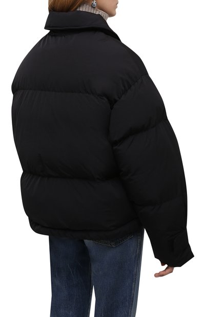 Пуховик JACQUEMUS черного цвета по цене 144000 руб., арт. 213BL003-1320, фото 4 Пуховик JACQUEMUS, арт. 213BL003-1320, фото 4