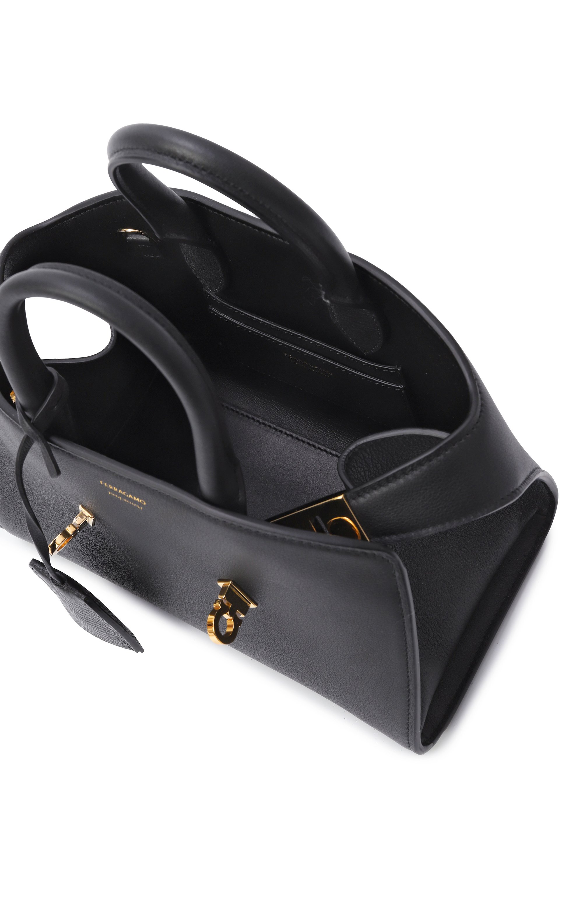 Сумка hug xs FERRAGAMO черного цвета по цене 270500 руб., арт. 215975/768853, фото 5 Сумка hug xs FERRAGAMO, арт. 215975/768853, фото 5