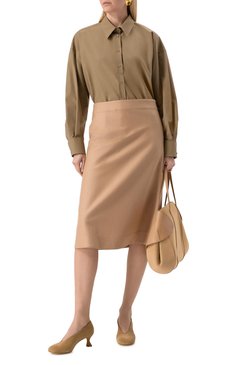 Женские замшевые туфли duck 55 MOSCHINO бежевого цвета, арт. 10015/ME0 | Фото 2 (Драгоценные камни: Проставлено; Материал внешний: Натуральная кожа, Замша; Материал сплава: Проставлено; Каблук высота: Средний; Подошва: Плоская; Материал внутренний: Натуральная кожа; Каблук тип: Фигурный)