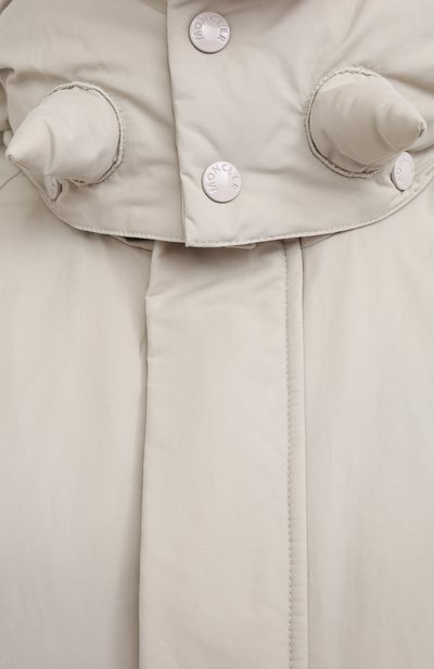 Пуховик MONCLER GENIUS светло-бежевого цвета по цене 169000 руб., арт. F2-09E-1B504-40-V0135, фото 5 Пуховик MONCLER GENIUS, арт. F2-09E-1B504-40-V0135, фото 5