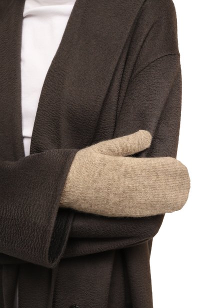 Кашемировые варежки TEGIN бежевого цвета по цене 15500 руб., арт. 1641-004, фото 2 Кашемировые варежки TEGIN, арт. 1641-004, фото 2