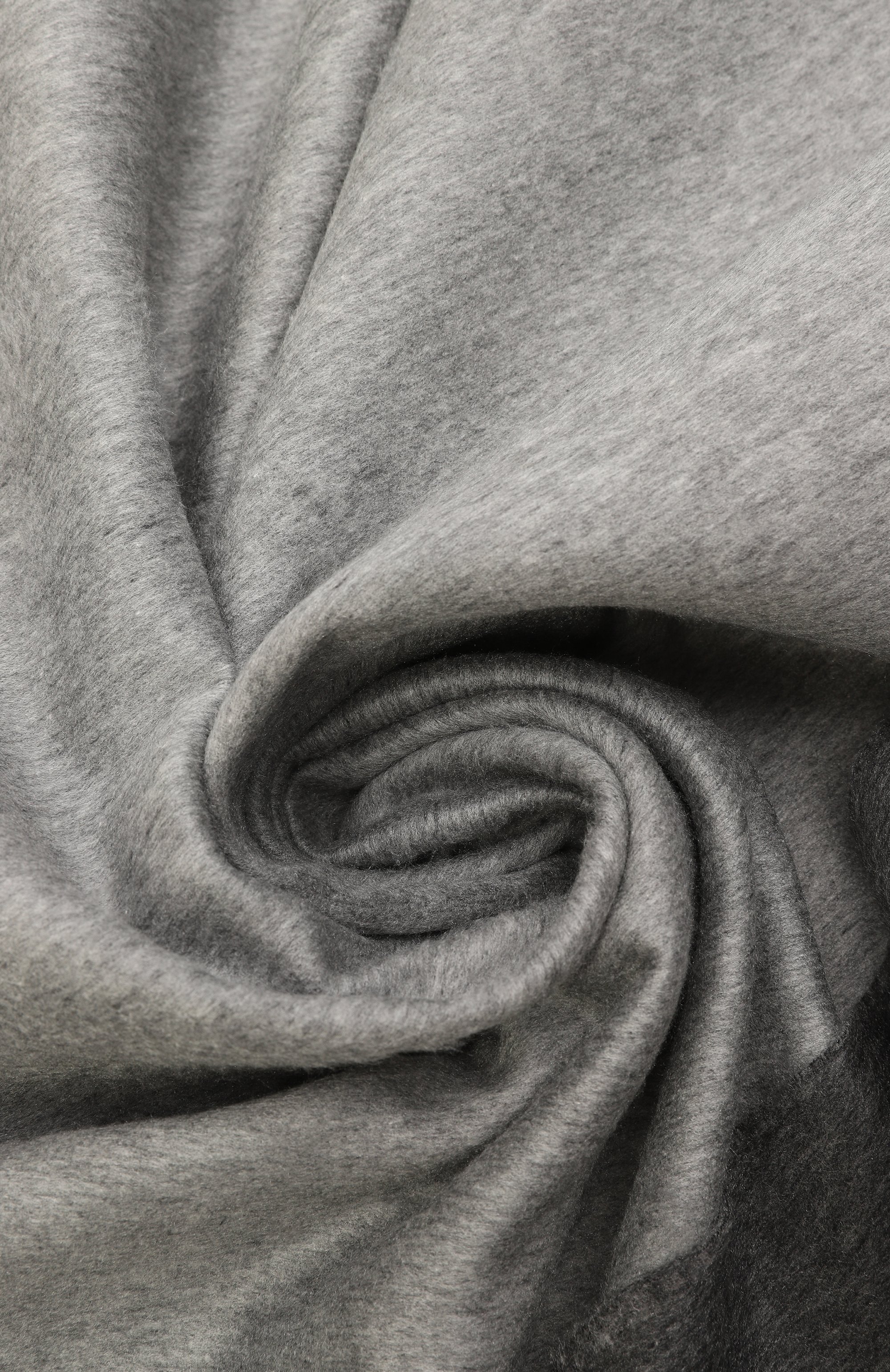 Шелковый плед BRUNELLO CUCINELLI серого цвета по цене 192500 руб., арт. MPAG90133L, фото 2 Шелковый плед BRUNELLO CUCINELLI, арт. MPAG90133L, фото 2