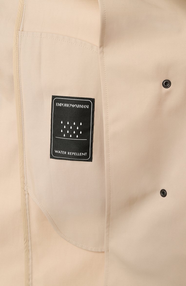 Женский тренч EMPORIO ARMANI бежевого цвета, арт. EW000638/AF12646 | Фото 7 (Рукава: Длинные; Материал подклада: Синтетический материал; Материал сплава: Проставлено; Драгоценные камни: Проставлено; Длина (верхняя одежда): До середины бедра; Стили: Кэжуэл; Кросс-КТ: Куртка; Материал внешний: Хлопок, Синтетический материал)