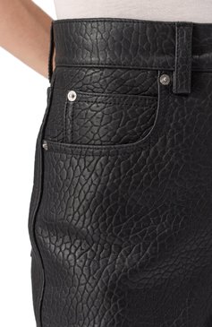 Женские кожаные брюки ALEXANDER WANG черного цвета, арт. 1WC1254797 | Фото 5 (Материал внешний: Натуральная кожа; Материал подклада: Вискоза; Длина (брюки, джинсы): Стандартные; Силуэт Ж (брюки и джинсы): Прямые; Стили: Кэжуэл; Женское Кросс-КТ: Брюки-одежда, Замша и кожа)