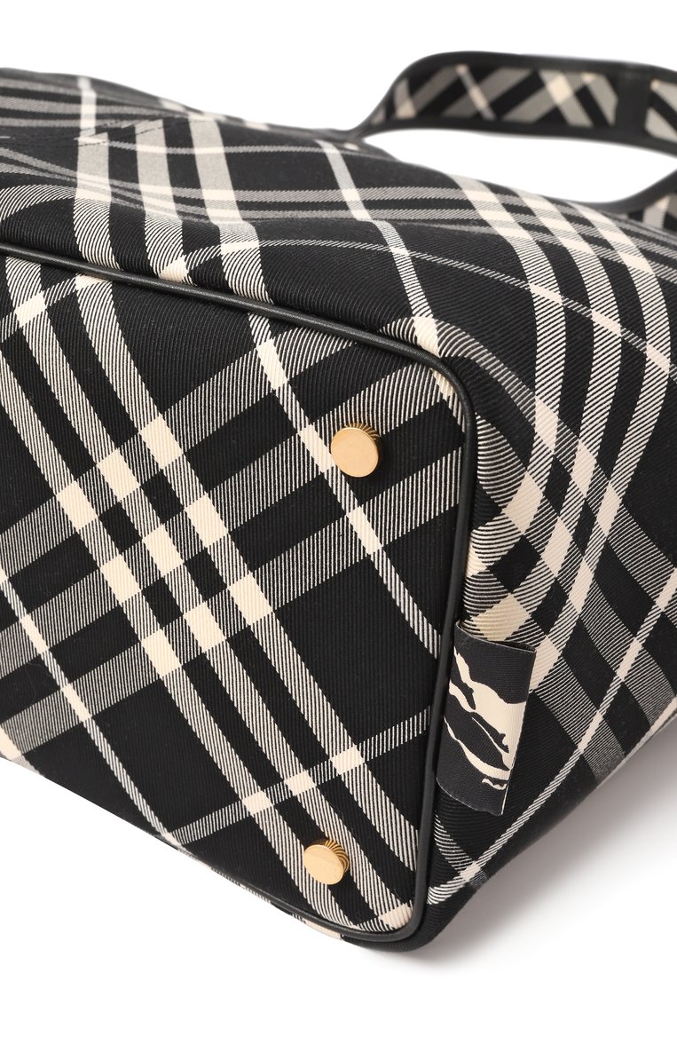 Женская сумка-тоут BURBERRY черно-белого цвета, арт. 8093978 | Фото 3 (Материал: Текстиль; Драгоценные камни: Проставлено; Материал сплава: Проставлено; Размер: large)