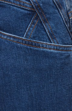 Женские джинсы KITON синего цвета, арт. DJ53102K0930F02 | Фото 6 (Длина (брюки, джинсы): Стандартные; Материал внешний: Хлопок, Деним; Силуэт Ж (брюки и джинсы): Расклешенные; Кросс-КТ: Деним; Детали: Делаве; Стили: Кэжуэл)