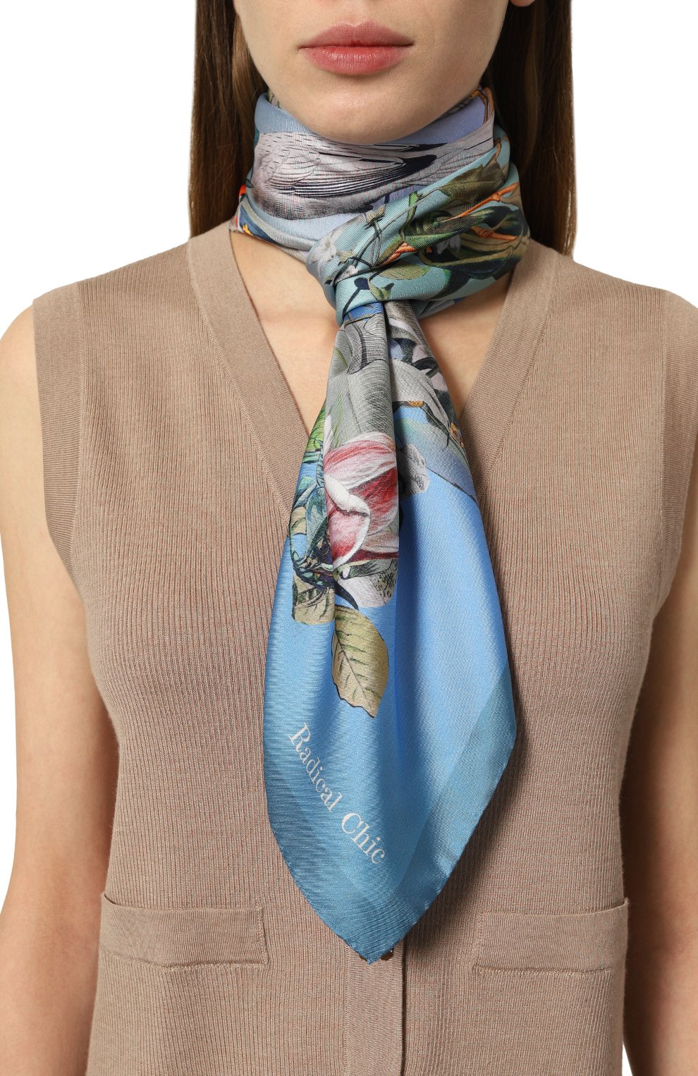 Шелковый платок green book RADICAL CHIC голубого цвета по цене 29900 руб., арт. 660912.07.09, фото 2 Шелковый платок green book RADICAL CHIC, арт. 660912.07.09, фото 2