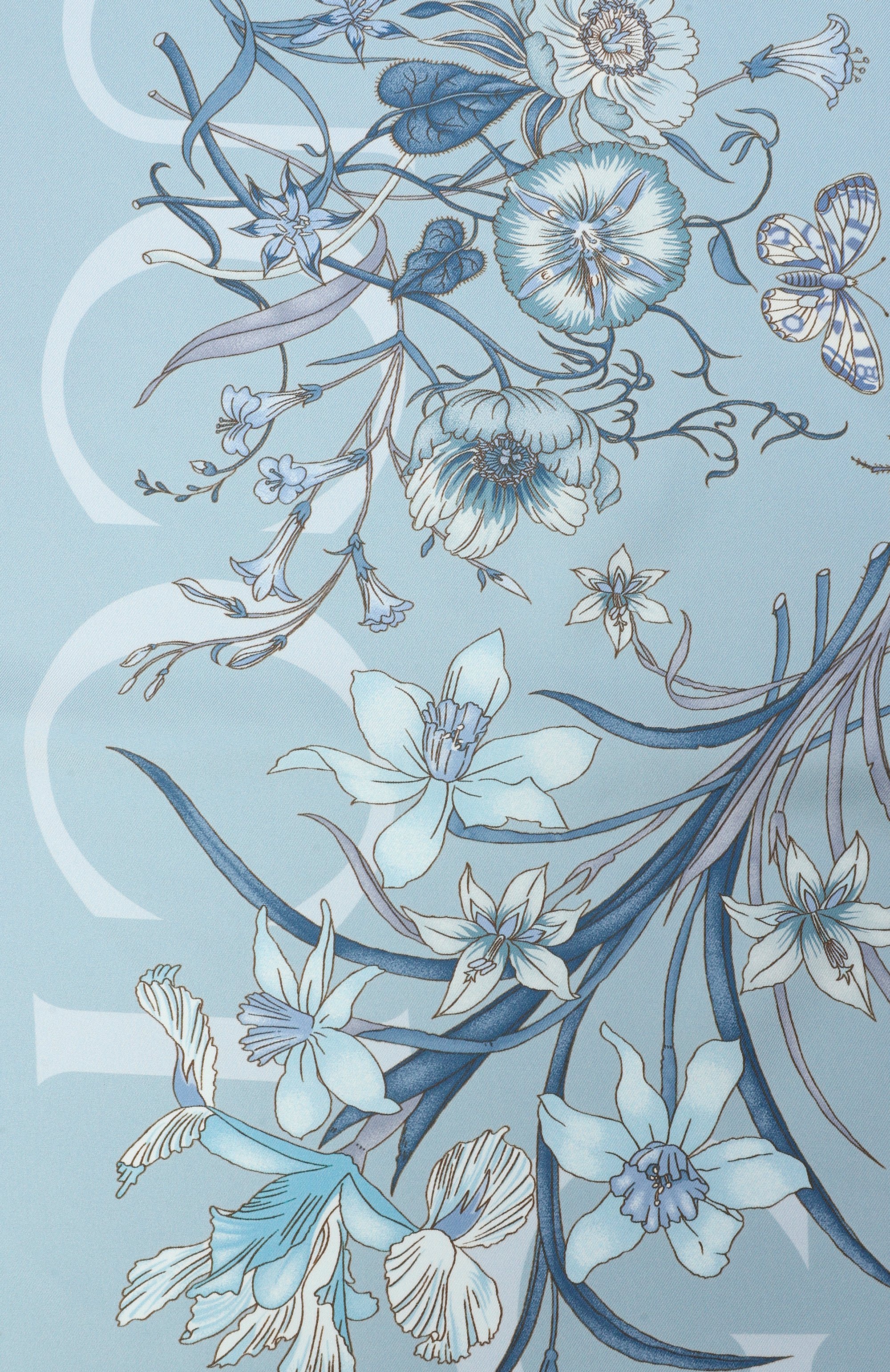 Шелковый платок GUCCI голубого цвета по цене 79550 руб., арт. 810042/3G001, фото 4 Шелковый платок GUCCI, арт. 810042/3G001, фото 4