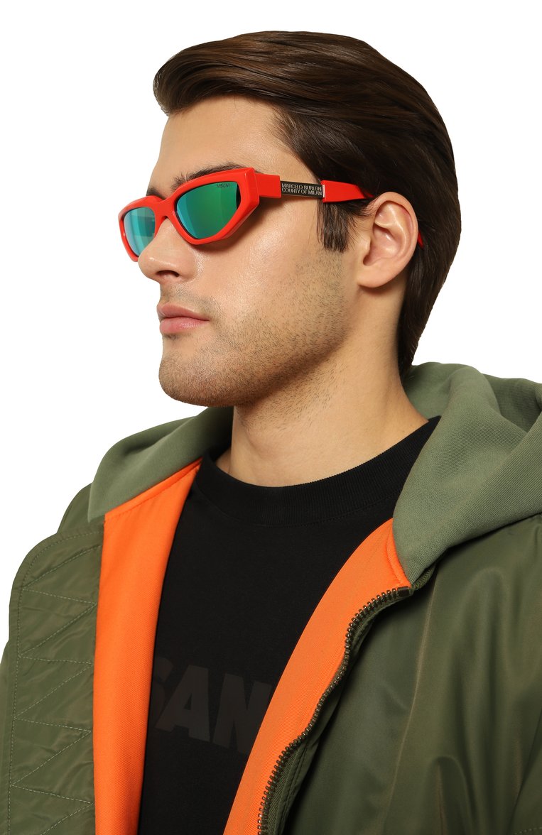 Женские солнцезащитные очки MARCELO BURLON красного цвета, арт. CERI01C/2055 | Фото 3 (Региональные ограничения белый список (Axapta Mercury): Не проставлено; Нос: Не проставлено; Тип очков: С/з; Материал: Пластик; Кросс-КТ: С/з-унисекс; Оптика Гендер: оптика-унисекс; Очки форма: Прямоугольные)