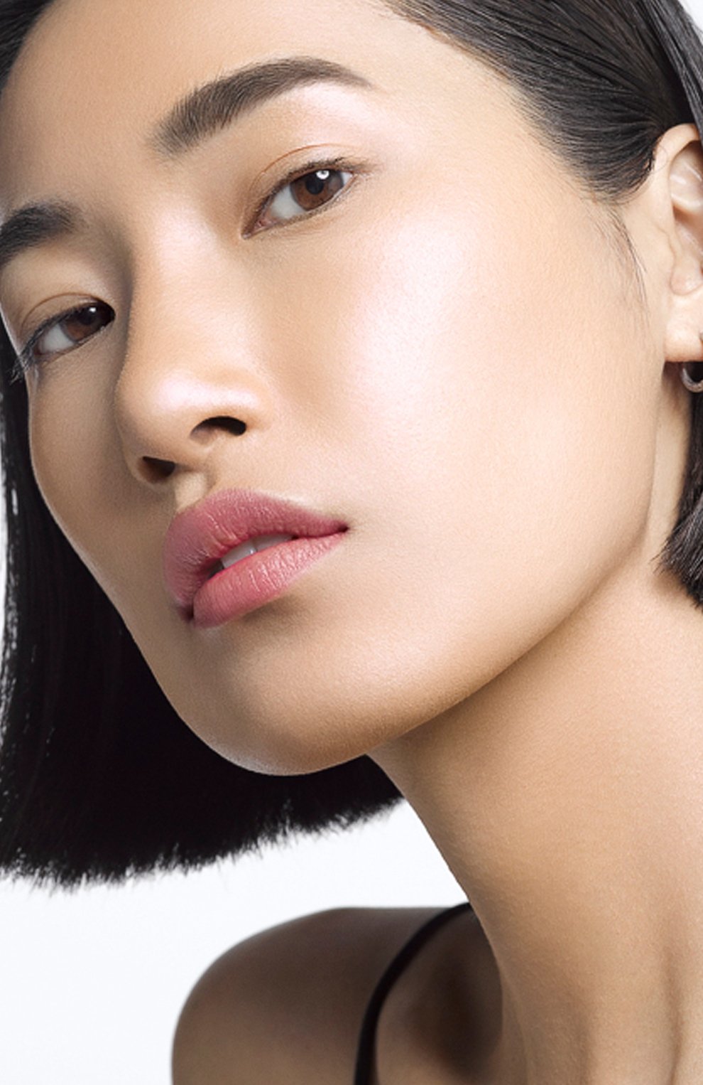 Компактная пудра с эффектом сияния 3d all over glow YSL бесцветного цвета по цене 5150 руб., арт. 3614272895348, фото 4 Компактная пудра с эффектом сияния 3d all over glow YSL, арт. 3614272895348, фото 4