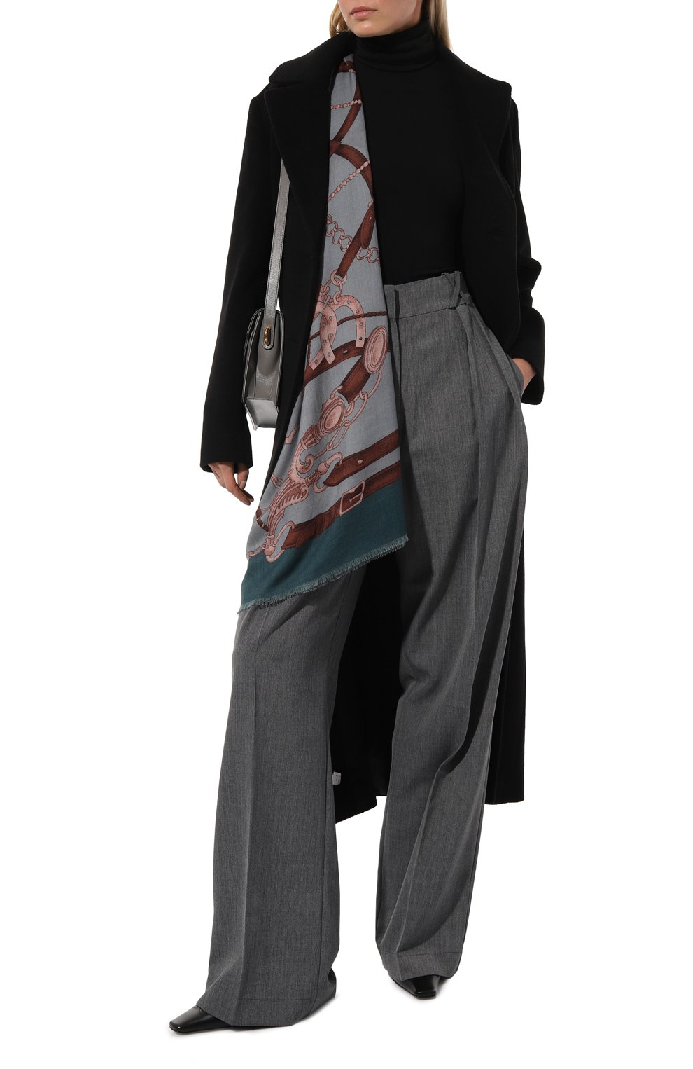 Платок из кашемира и шелка COLOMBO тёмно-голубого цвета по цене 115000 руб., арт. S96/2501-U-BG, фото 2 Платок из кашемира и шелка COLOMBO, арт. S96/2501-U-BG, фото 2