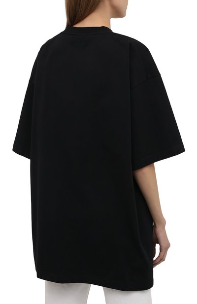 Хлопковая футболка VETEMENTS черного цвета по цене 43750 руб., арт. UA52TR320B 1602/W, фото 4 Хлопковая футболка VETEMENTS, арт. UA52TR320B 1602/W, фото 4