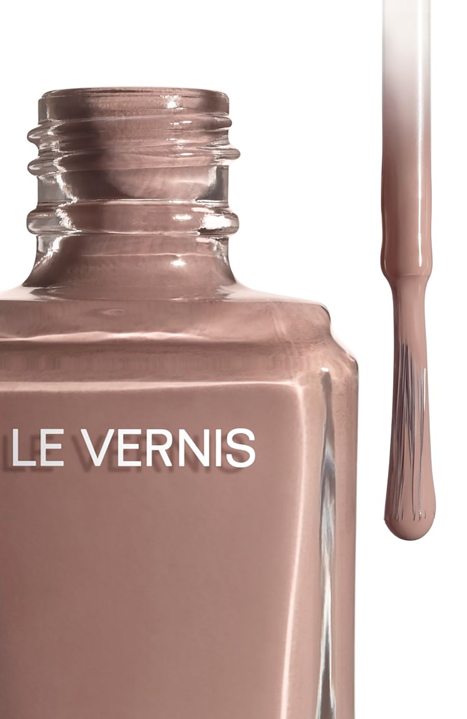 Лак для ногтей le vernis, оттенок particulière 105 (13ml) CHANEL цвета по цене 5900 руб., арт. 3145891791051, фото 3 Лак для ногтей le vernis, оттенок particulière 105 (13ml) CHANEL, арт. 3145891791051, фото 3