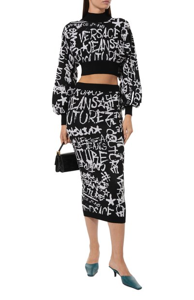 Пуловер VERSACE JEANS COUTURE черно-белого цвета по цене 49500 руб., арт. 75HAFM25/CM27N, фото 2 Пуловер VERSACE JEANS COUTURE, арт. 75HAFM25/CM27N, фото 2