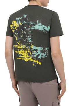 Мужская хлопковая футболка STONE ISLAND зеленого цвета, арт. 73152NS81 | Фото 4 (Рукава: Короткие; Длина (для топов): Стандартные; Принт: С принтом; Мужское Кросс-КТ: Футболка-одежда; Материал сплава: Проставлено; Материал внешний: Хлопок; Драгоценные камни: Проставлено; Стили: Кэжуэл)