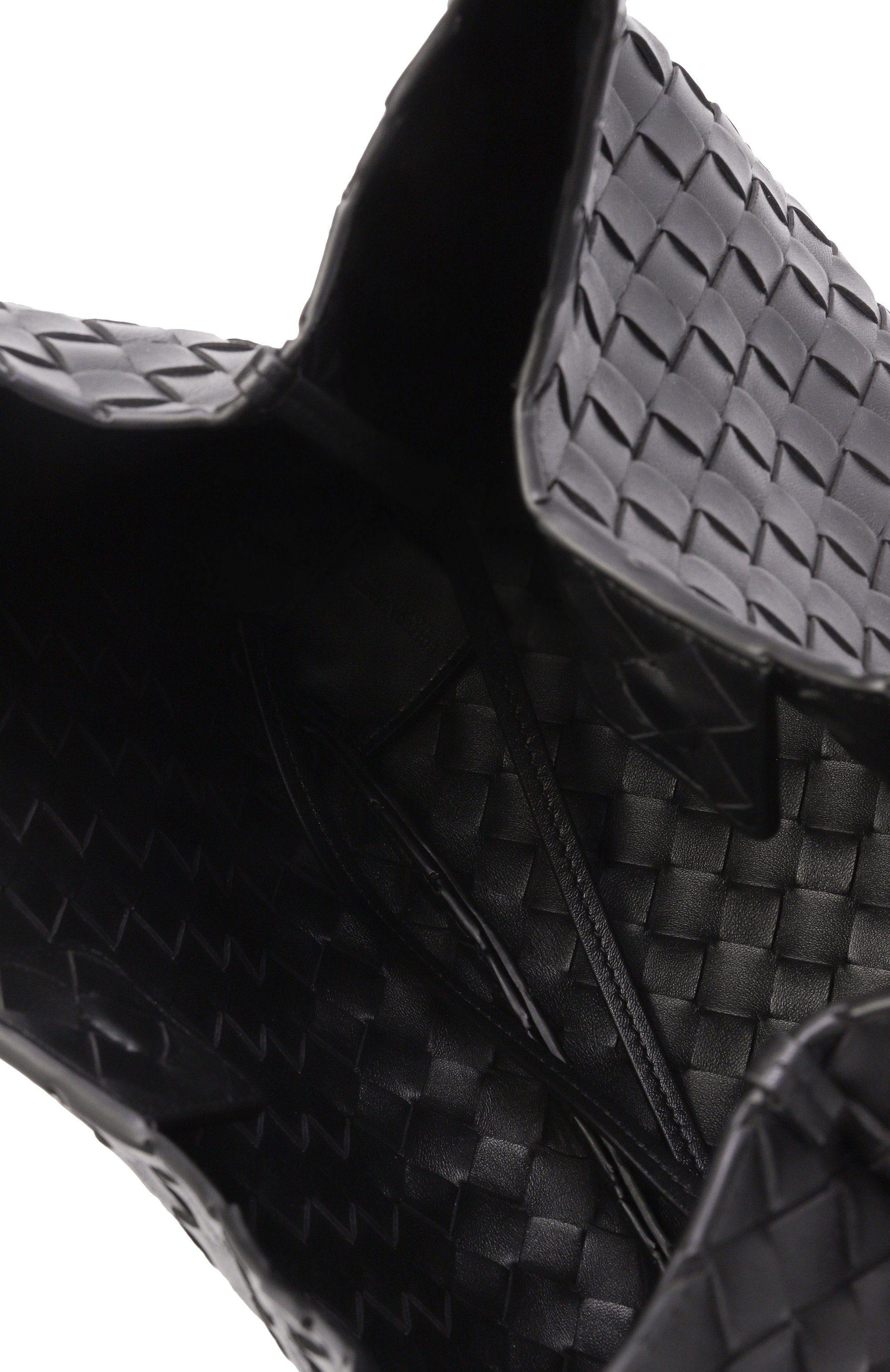 Сумка campana medium BOTTEGA VENETA черного цвета по цене 512000 руб., арт. 844249/V4SC0, фото 5 Сумка campana medium BOTTEGA VENETA, арт. 844249/V4SC0, фото 5