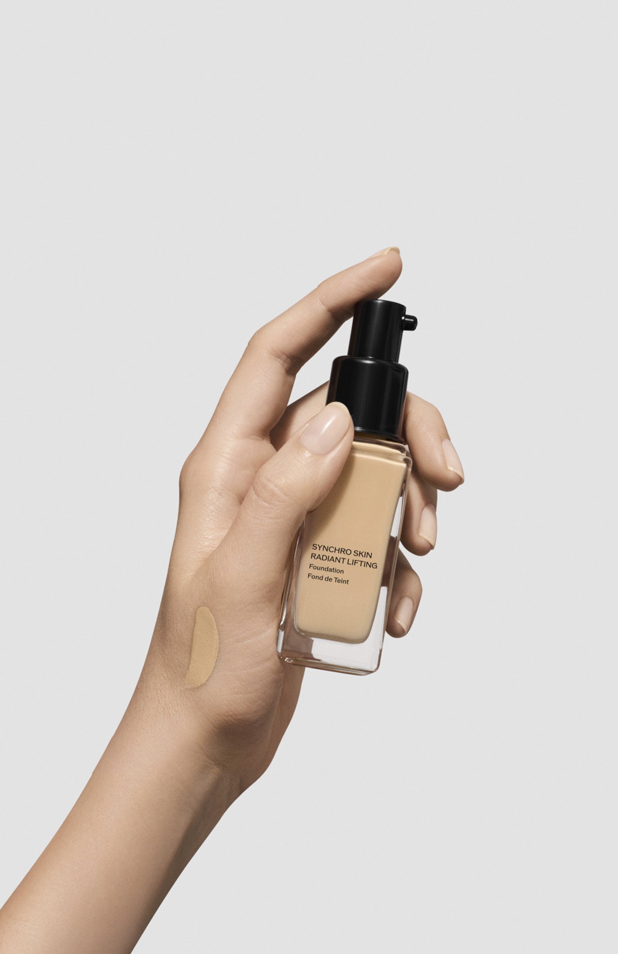 Тональное средство с эффектом сияния и лифтинга synchro skin spf 30, оттенок 260 cashmere (30ml) SHISEIDO, арт. 21688SH, фото 6