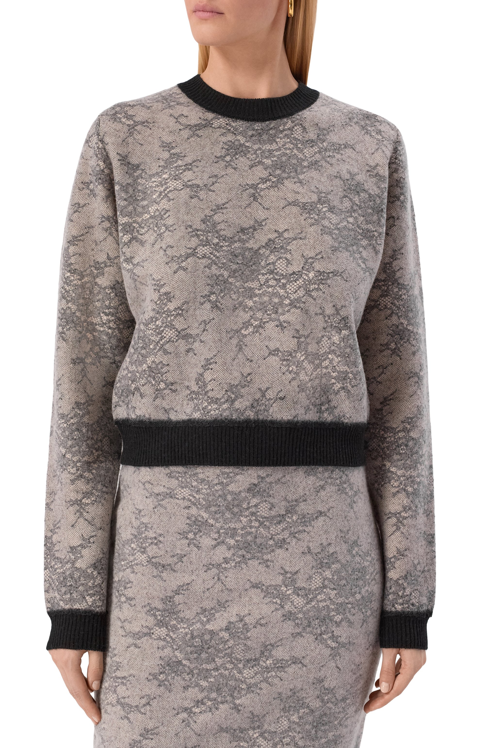 Шерстяной пуловер NINA RICCI серого цвета по цене 141500 руб., арт. 25AMPU009/ML0584, фото 3 Шерстяной пуловер NINA RICCI, арт. 25AMPU009/ML0584, фото 3