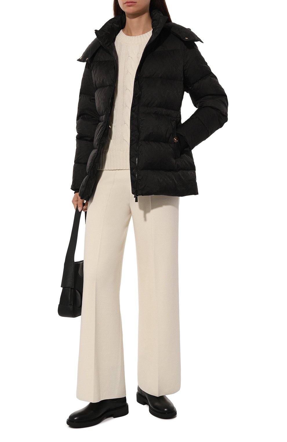 Пуховик VERSACE черного цвета по цене 263500 руб., арт. 1015769/1A11116, фото 2 Пуховик VERSACE, арт. 1015769/1A11116, фото 2