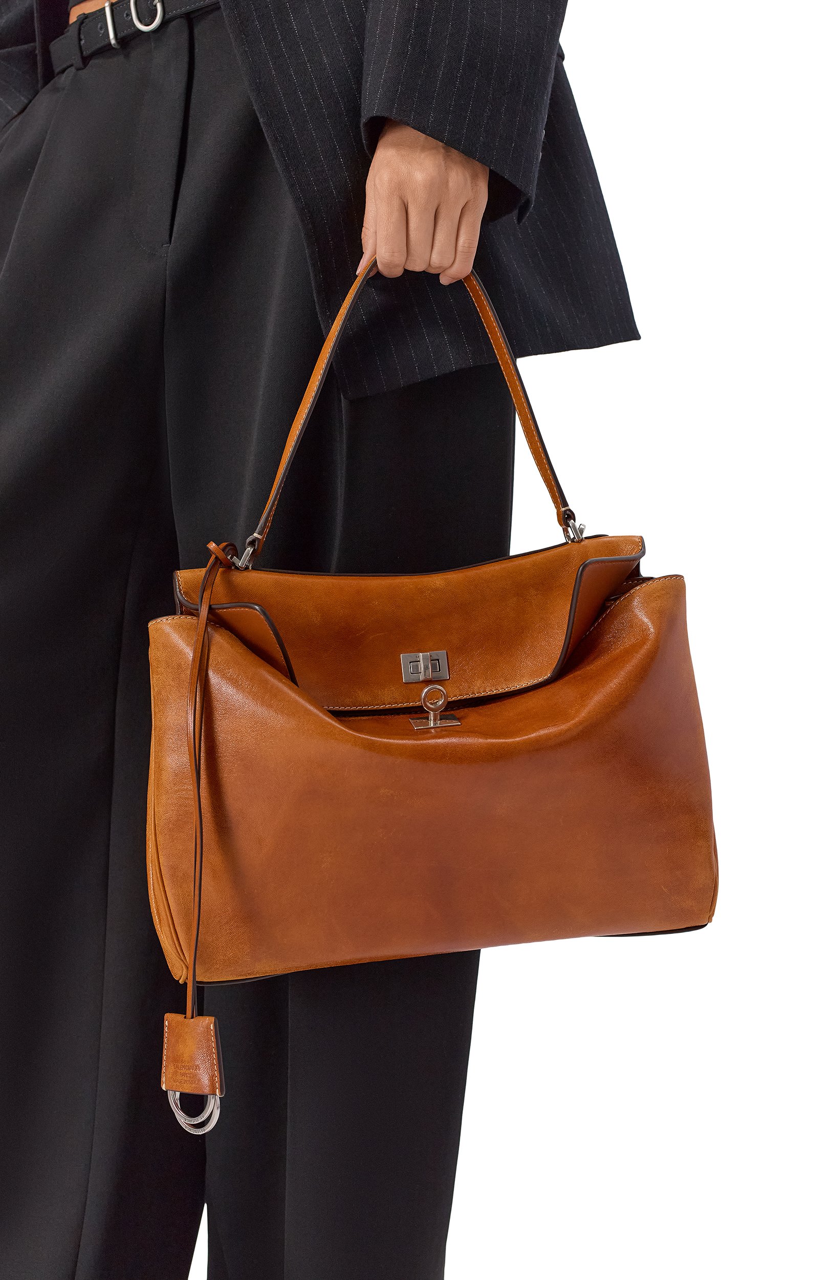Сумка rodeo medium BALENCIAGA светло-коричневого цвета по цене 636000 руб., арт. 789772/2ABP7, фото 2 Сумка rodeo medium BALENCIAGA, арт. 789772/2ABP7, фото 2