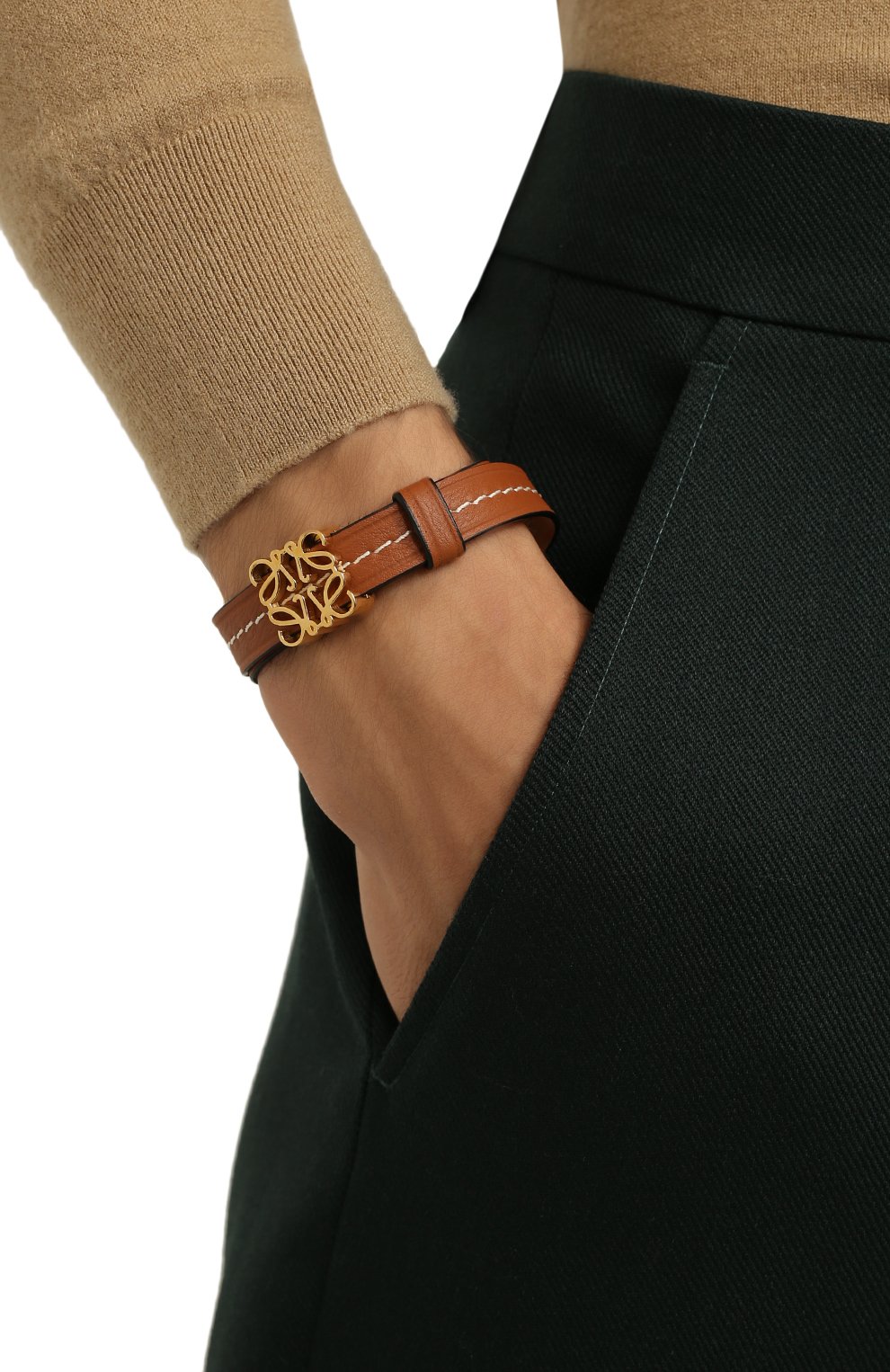 Кожаный браслет anagram LOEWE светло-коричневого цвета по цене 42750 руб., арт. J242240X14, фото 2 Кожаный браслет anagram LOEWE, арт. J242240X14, фото 2