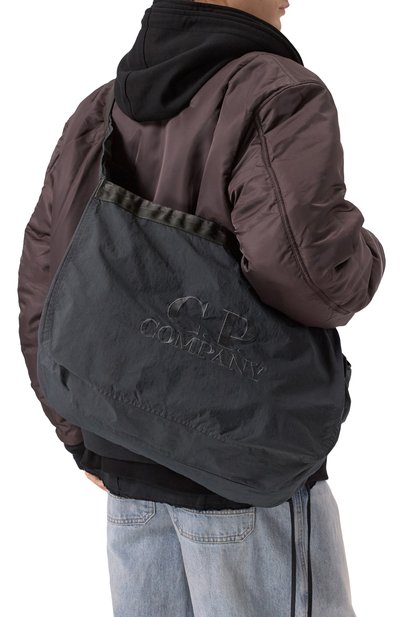 Сумка plain paper touch C.P. COMPANY темно-серого цвета по цене 30900 руб., арт. 19CMAC120A110188G, фото 2 Сумка plain paper touch C.P. COMPANY, арт. 19CMAC120A110188G, фото 2