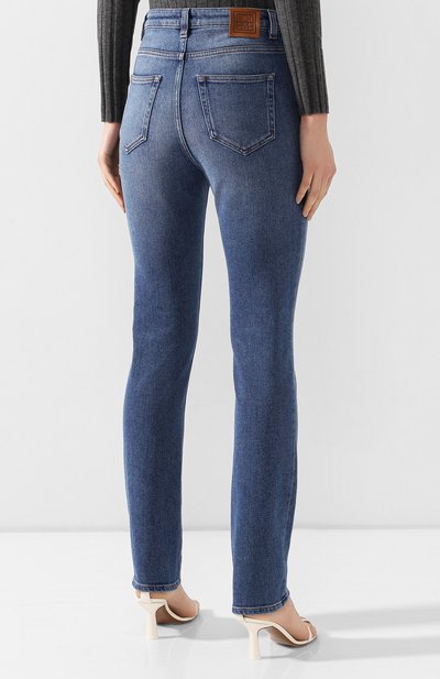 Джинсы TOTEME голубого цвета по цене 16300 руб., арт. STANDARD DENIM 32 193-231-741, фото 4 Джинсы TOTEME, арт. STANDARD DENIM 32 193-231-741, фото 4