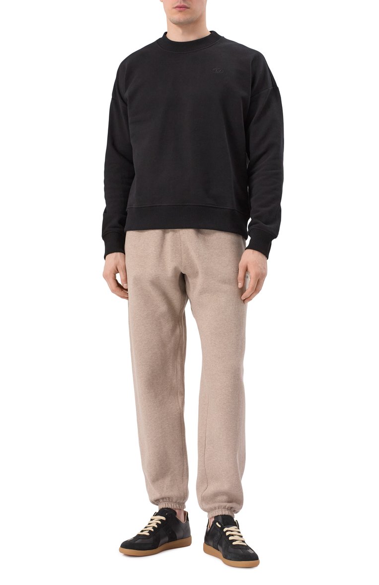 Мужские хлопковые джоггеры FEAR OF GOD бежевого цвета, арт. 130BT232024F-M | Фото 2 (Длина (брюки, джинсы): Стандартные; Материал внешний: Хлопок, Синтетический материал; Силуэт М (брюки): Джоггеры; Стили: Спорт-шик, Кэжуэл; Автоматизация ТО: Проставлено; Автоматизация состава: Проставлено)