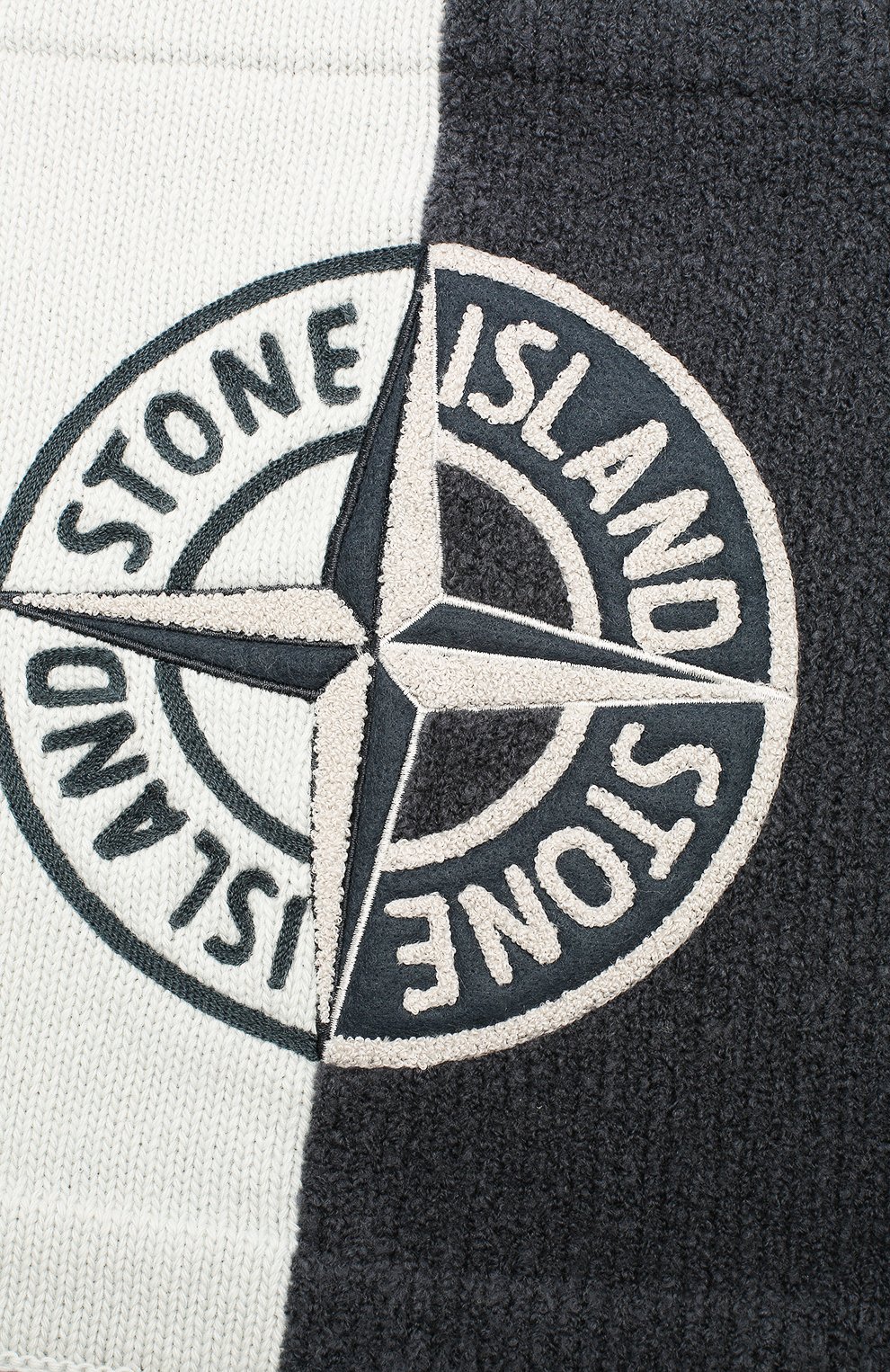 Шерстяной шарф-снуд STONE ISLAND светло-серого цвета по цене 16050 руб., арт. 7115N08D3, фото 4 Шерстяной шарф-снуд STONE ISLAND, арт. 7115N08D3, фото 4