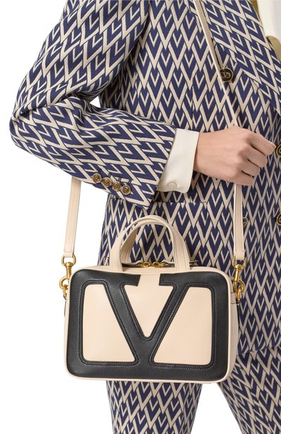 Сумка viva superstar small VALENTINO кремового цвета по цене 357500 руб., арт. 7W2B0R73/PTJ, фото 2 Сумка viva superstar small VALENTINO, арт. 7W2B0R73/PTJ, фото 2