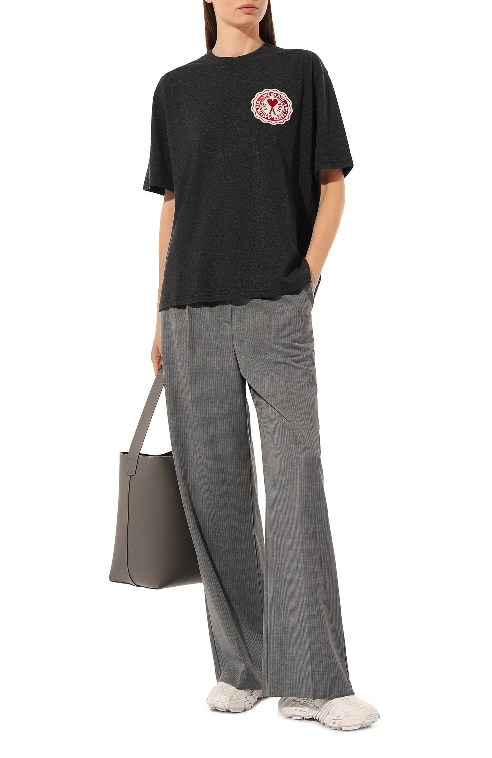 Хлопковая футболка AMI темно-серого цвета по цене 19950 руб., арт. UTS011 717, фото 2 Хлопковая футболка AMI, арт. UTS011 717, фото 2