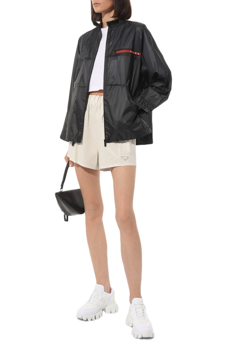 Женская ветровка prada linea rossa PRADA черного цвета, арт. 291914-1S0F-F0002-211 | Фото 2 (Рукава: Длинные; Длина (верхняя одежда): Короткие; Материал внешний: Синтетический материал; Стили: Спорт-шик; Кросс-КТ: Ветровки, Куртка)