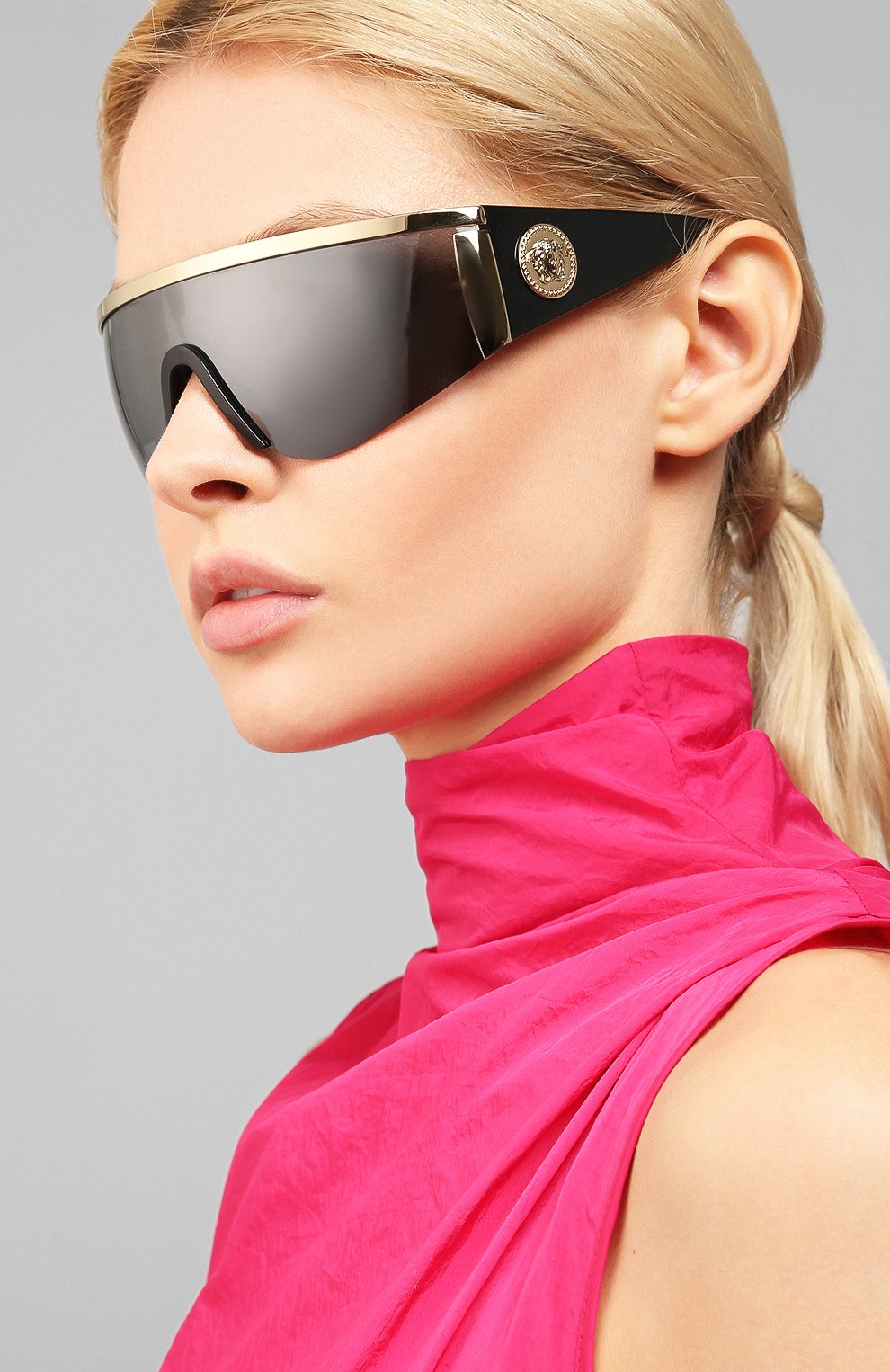 Солнцезащитные очки VERSACE черного цвета по цене 18600 руб., арт. 2197-12526G, фото 2 Солнцезащитные очки VERSACE, арт. 2197-12526G, фото 2