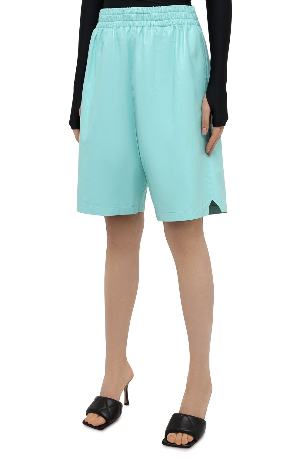 Кожаные шорты BOTTEGA VENETA голубого цвета по цене 227500 руб., арт. 633445/VKLC0, фото 3 Кожаные шорты BOTTEGA VENETA, арт. 633445/VKLC0, фото 3