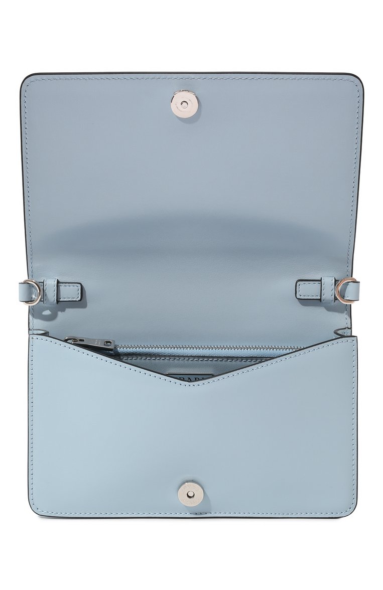 Женская сумка PRADA светло-голубого цвета, арт. 1BD307-ZO6-F02TG-5OO | Фото 6 (Ремень/цепочка: На ремешке; Сумки-технические: Сумки через плечо; Размер: mini; Материал: Натуральная кожа)
