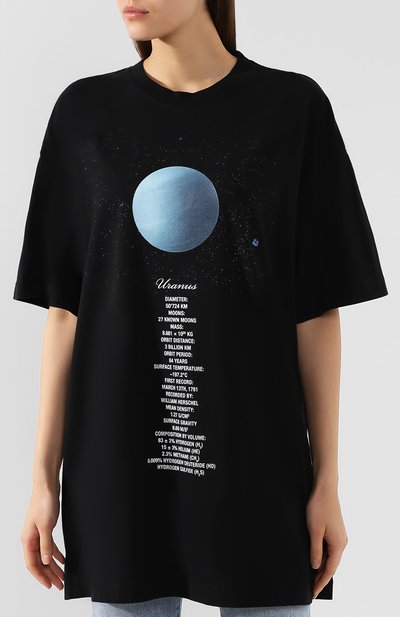 Хлопковая футболка VETEMENTS черного цвета по цене 53950 руб., арт. UAH20TR901/W, фото 3 Хлопковая футболка VETEMENTS, арт. UAH20TR901/W, фото 3
