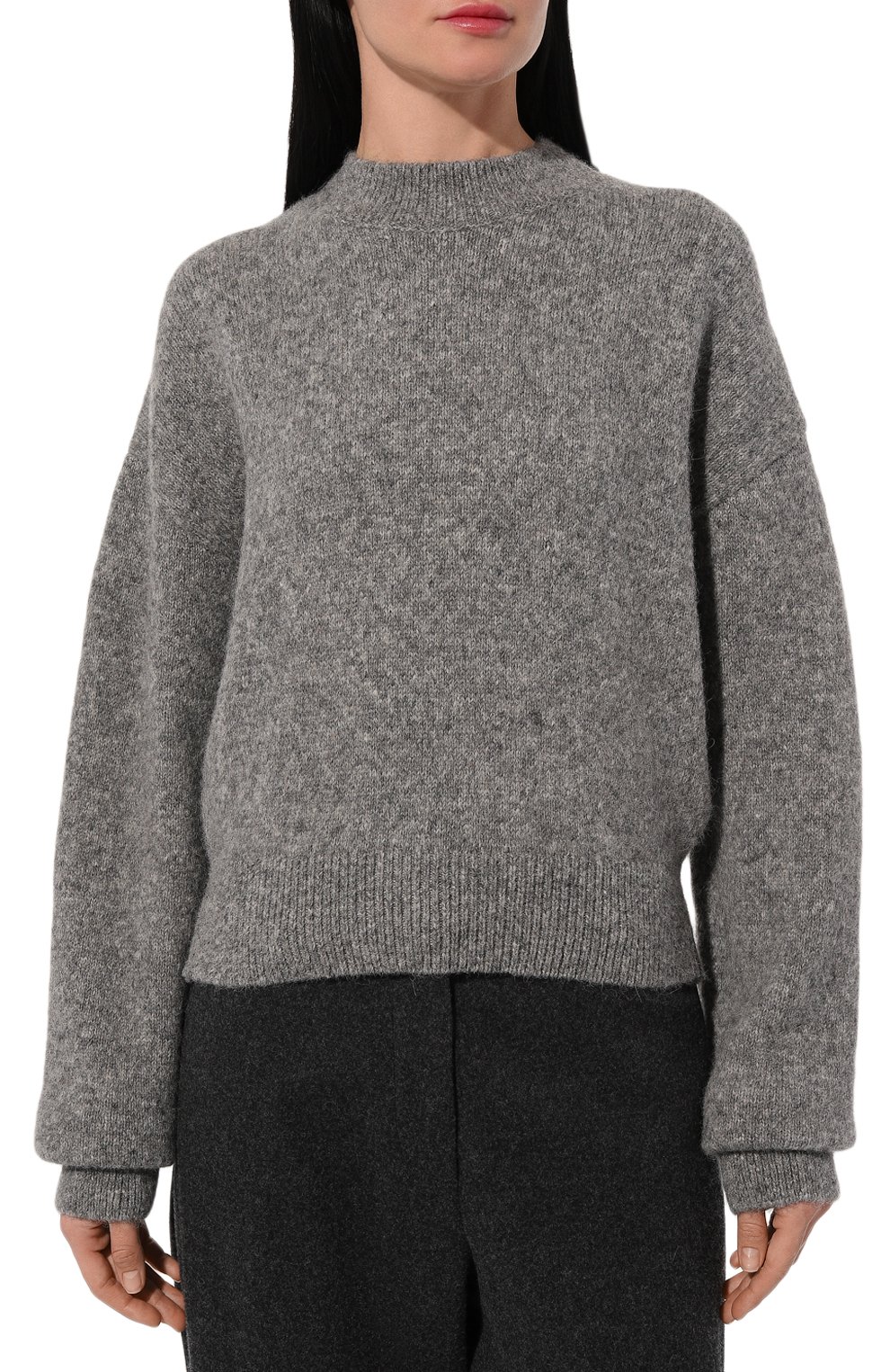 Свитер JACQUEMUS серого цвета по цене 63400 руб., арт. 24E241KN353/2329, фото 3 Свитер JACQUEMUS, арт. 24E241KN353/2329, фото 3