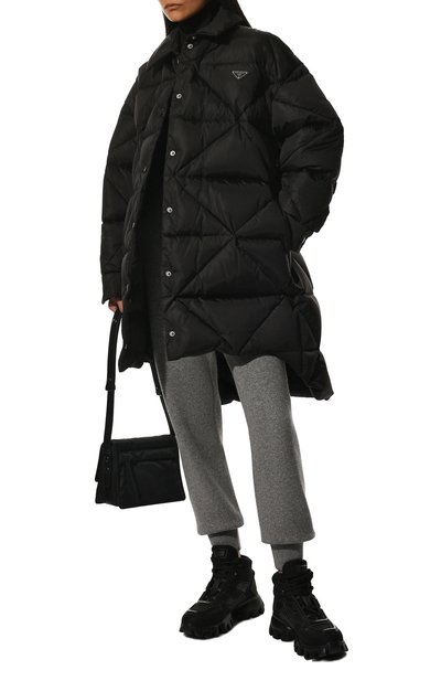 Пуховик PRADA черного цвета по цене 310000 руб., арт. 29Y960-1WQ9-F0002-212, фото 2 Пуховик PRADA, арт. 29Y960-1WQ9-F0002-212, фото 2