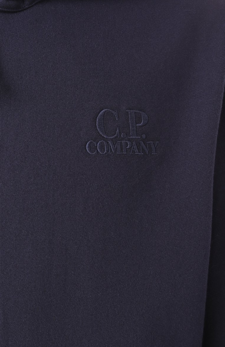 Мужской хлопковая толстовка C.P. COMPANY темно-синего цвета, арт. 18CMSS044A005086W | Фото 6 (Материал сплава: Проставлено; Материал внешний: Хлопок; Рукава: Длинные; Драгоценные камни: Проставлено; Длина (для топов): Стандартные; Мужское Кросс-КТ: Толстовка-одежда; Стили: Кэжуэл)