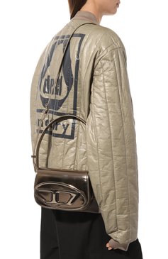 Женская сумка 1dr DIESEL золотого цвета, арт. X08396/PS202 | Фото 2 (Ремень/цепочка: На ремешке; Материал: Натуральная кожа; Драгоценные камни: Проставлено; Размер: mini; Материал сплава: Проставлено; Сумки-технические: Сумки top-handle)