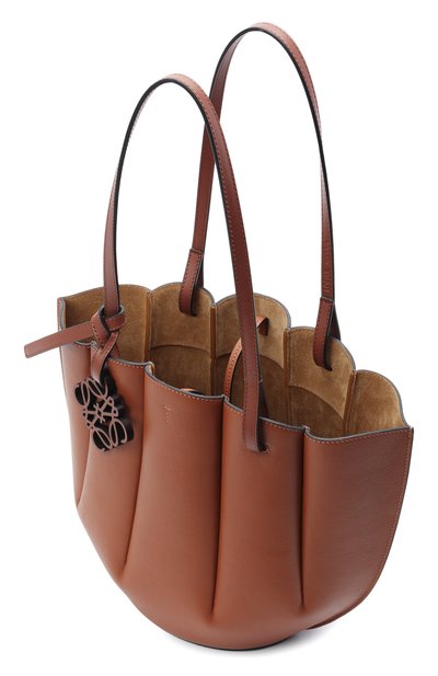 Сумка-тоут shell small LOEWE коричневого цвета по цене 219500 руб., арт. A657T33X02, фото 4 Сумка-тоут shell small LOEWE, арт. A657T33X02, фото 4